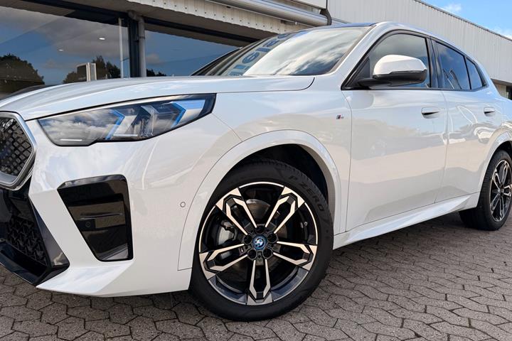 Hvid BMW iX2 fra 2025