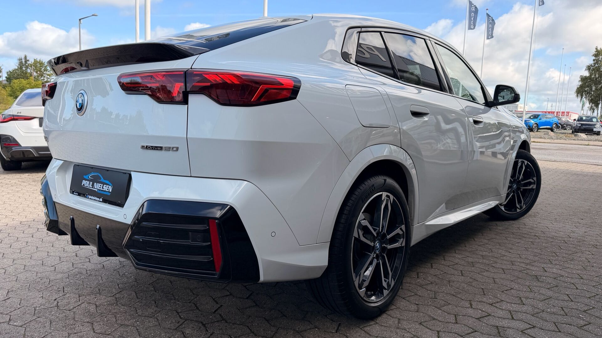 Hvid BMW iX2 fra 2025