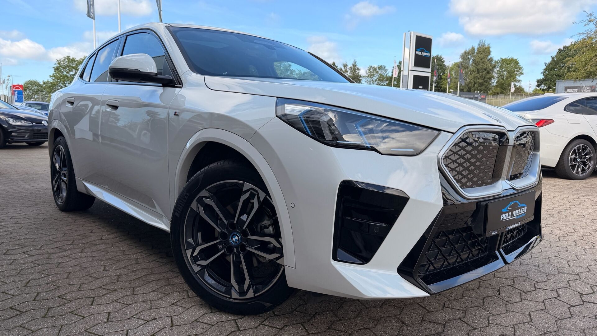 Hvid BMW iX2 fra 2025