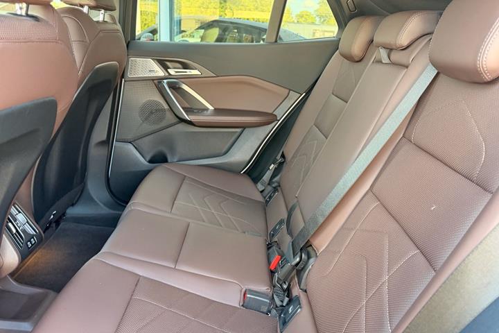 Hvid BMW iX2 fra 2025