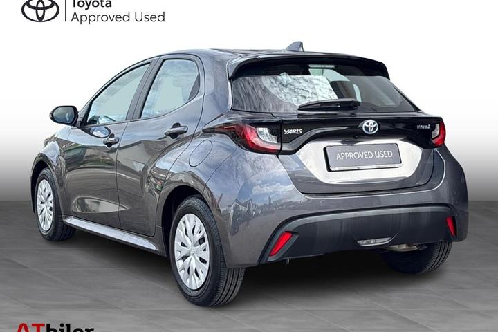 Grå Toyota Yaris fra 2022