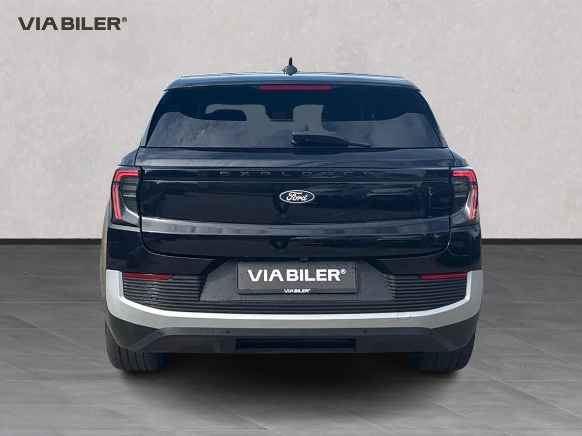 Sort Ford Explorer fra 2025