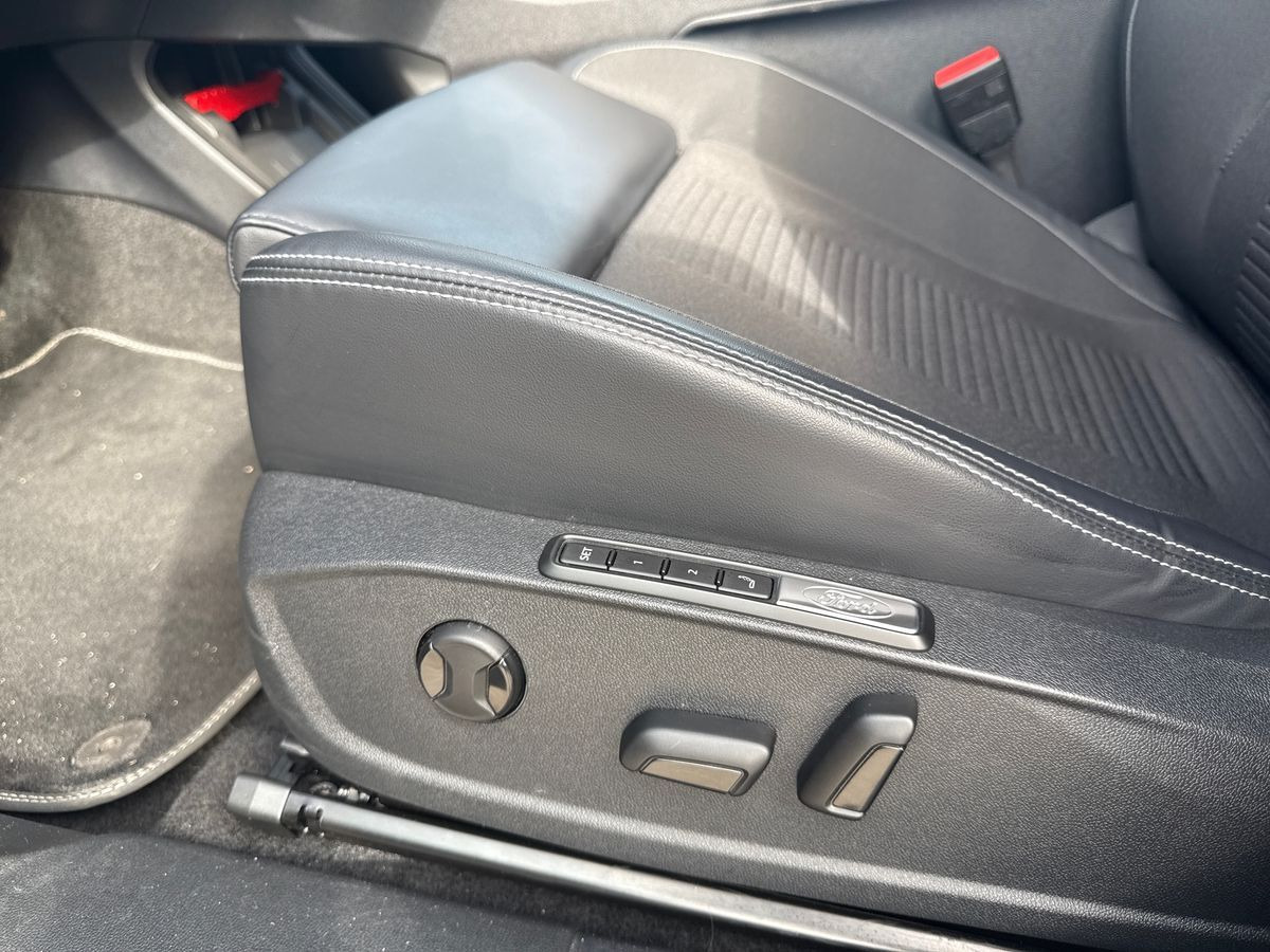 Sort Ford Explorer fra 2025
