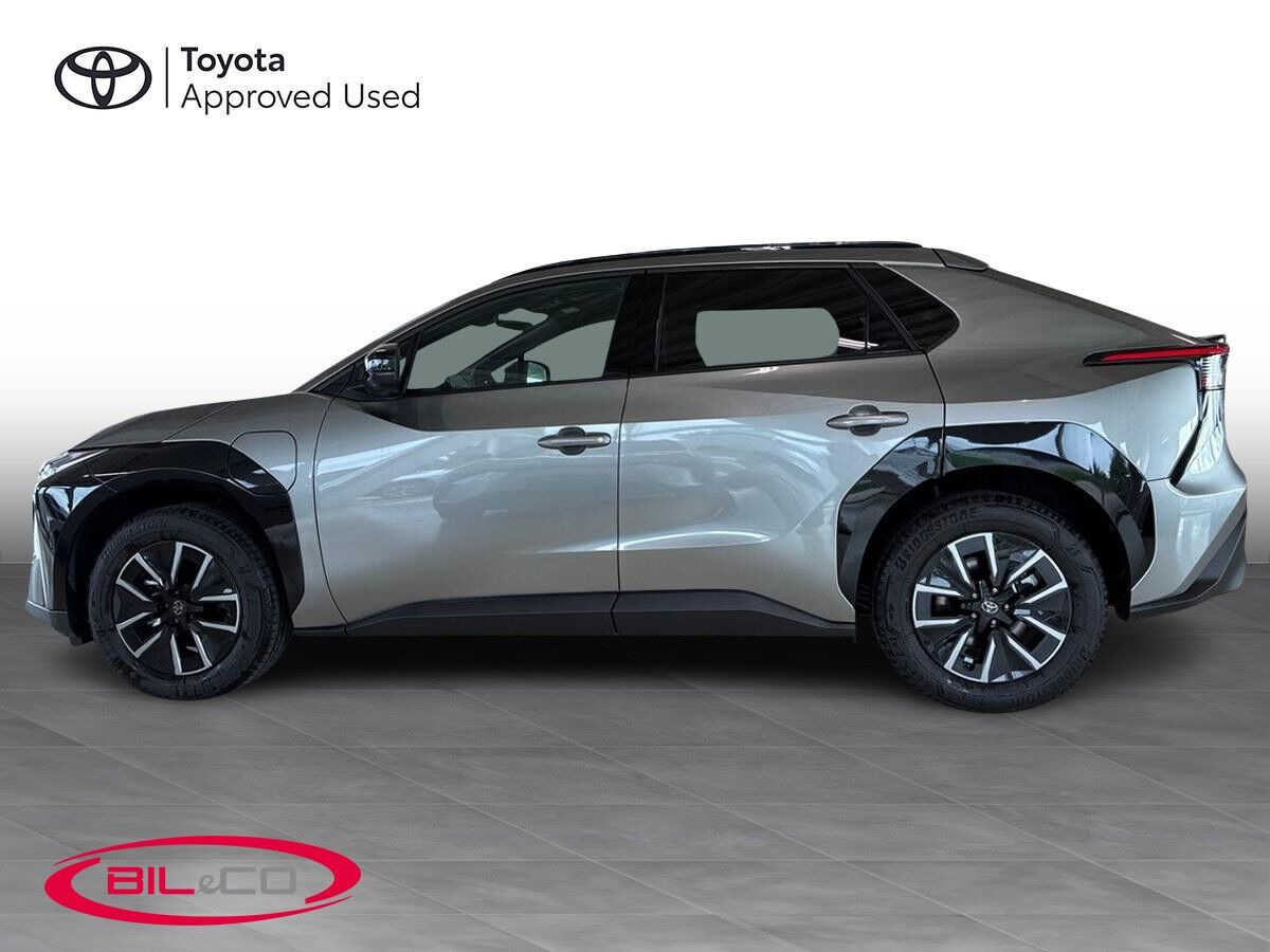 Grå Toyota BZ4X fra 2026