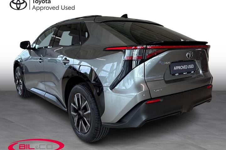 Grå Toyota BZ4X fra 2026
