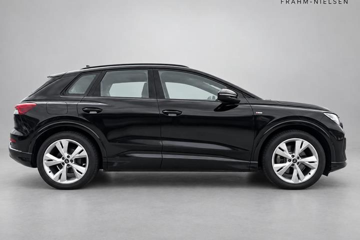 Sort Audi Q4 fra 2024