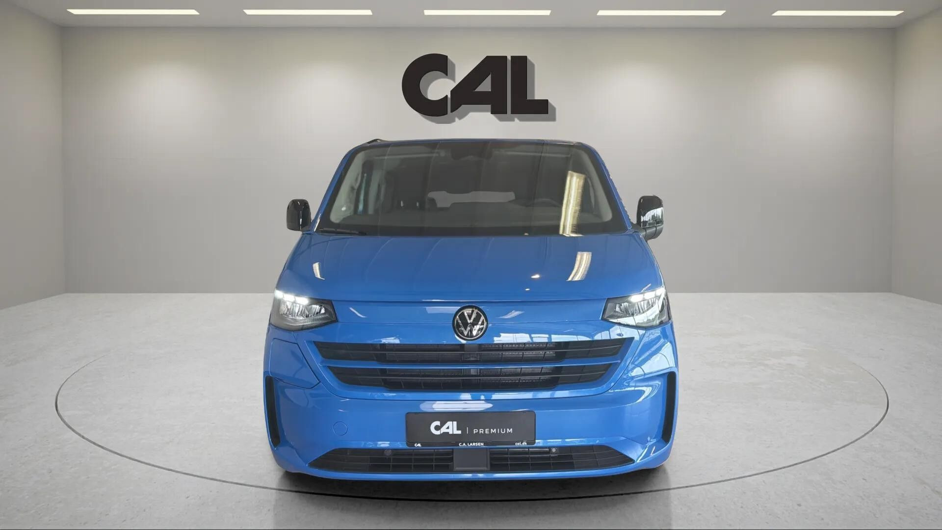 Blå VW e-Caravelle fra 2025
