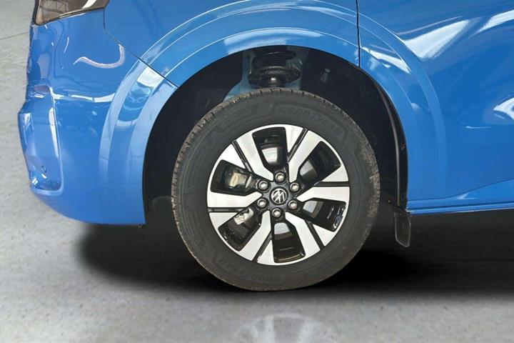 Blå VW e-Caravelle fra 2025