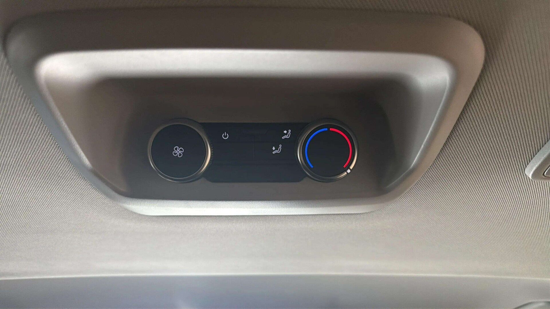 Blå VW e-Caravelle fra 2025