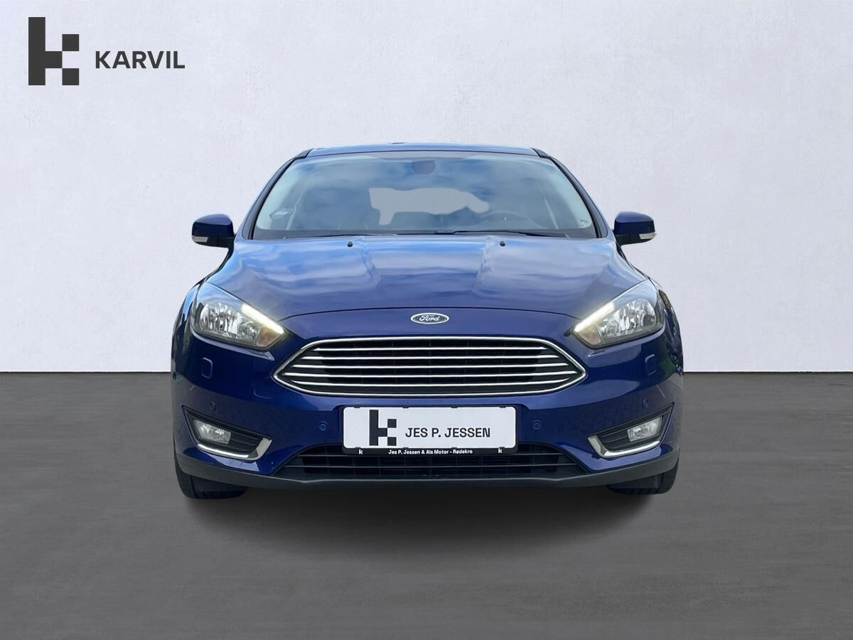 Blå Ford Focus fra 2017