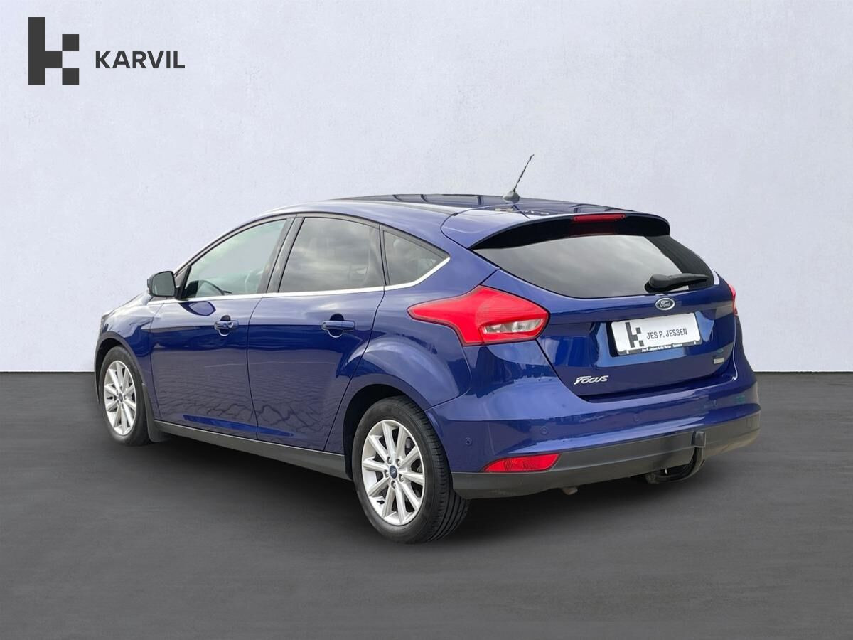 Blå Ford Focus fra 2017