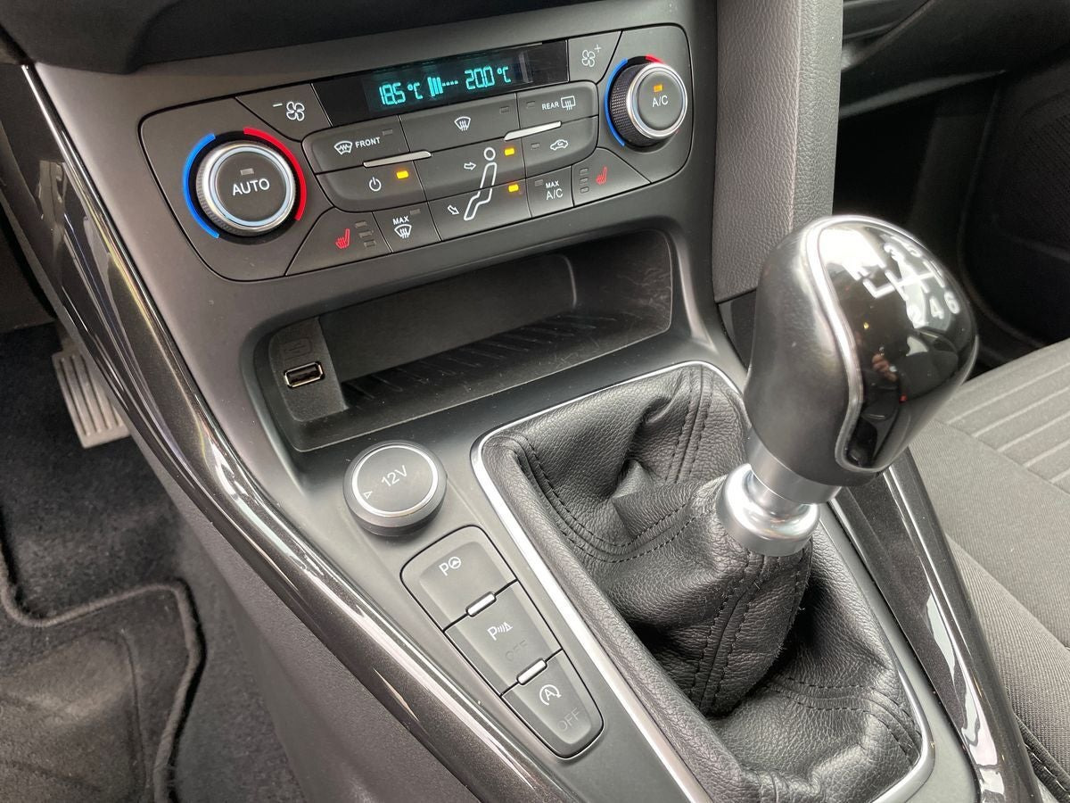 Blå Ford Focus fra 2017