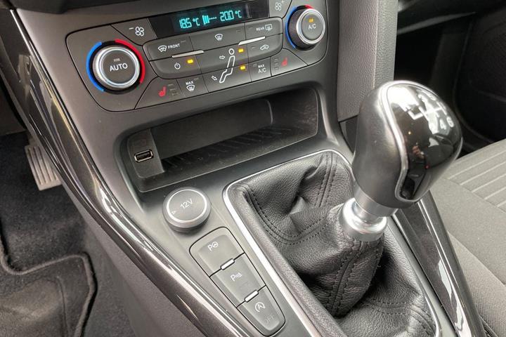 Blå Ford Focus fra 2017