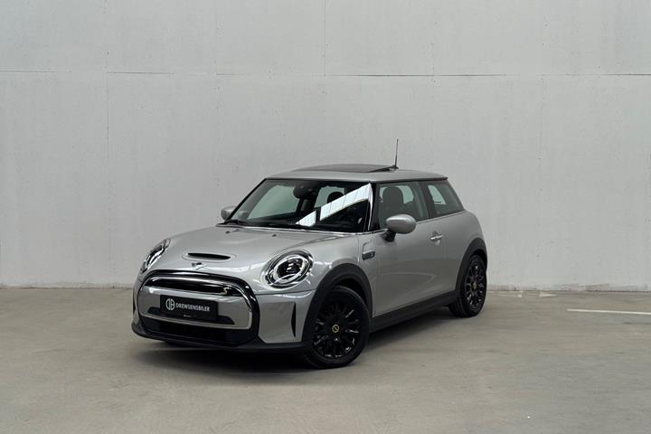 Sølv Mini Cooper SE fra 2023 set udefra