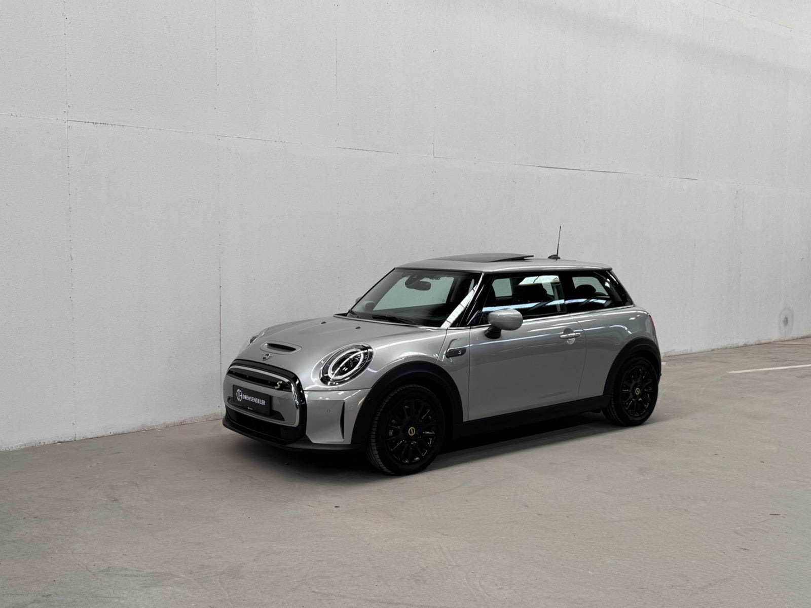 Sølv Mini Cooper SE fra 2023