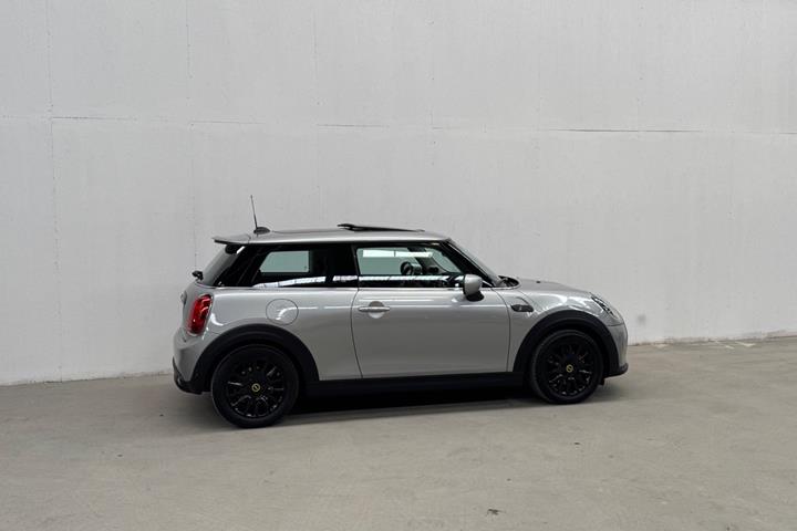 Sølv Mini Cooper SE fra 2023