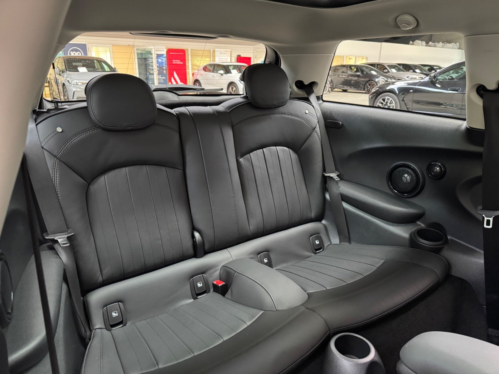 Sølv Mini Cooper SE fra 2023