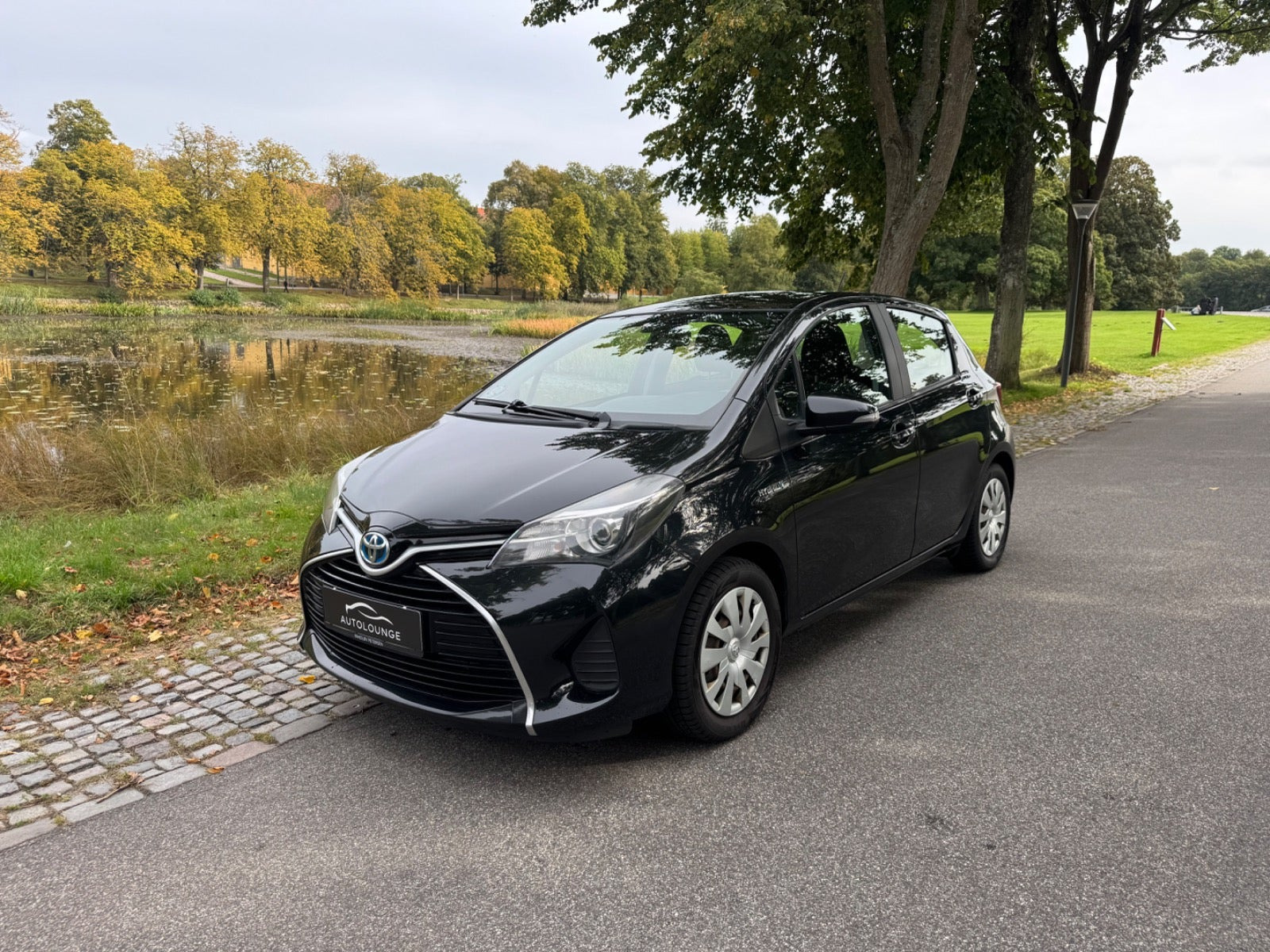 Sort Toyota Yaris fra 2015