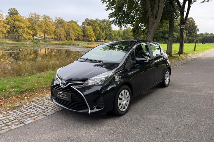 Sort Toyota Yaris fra 2015