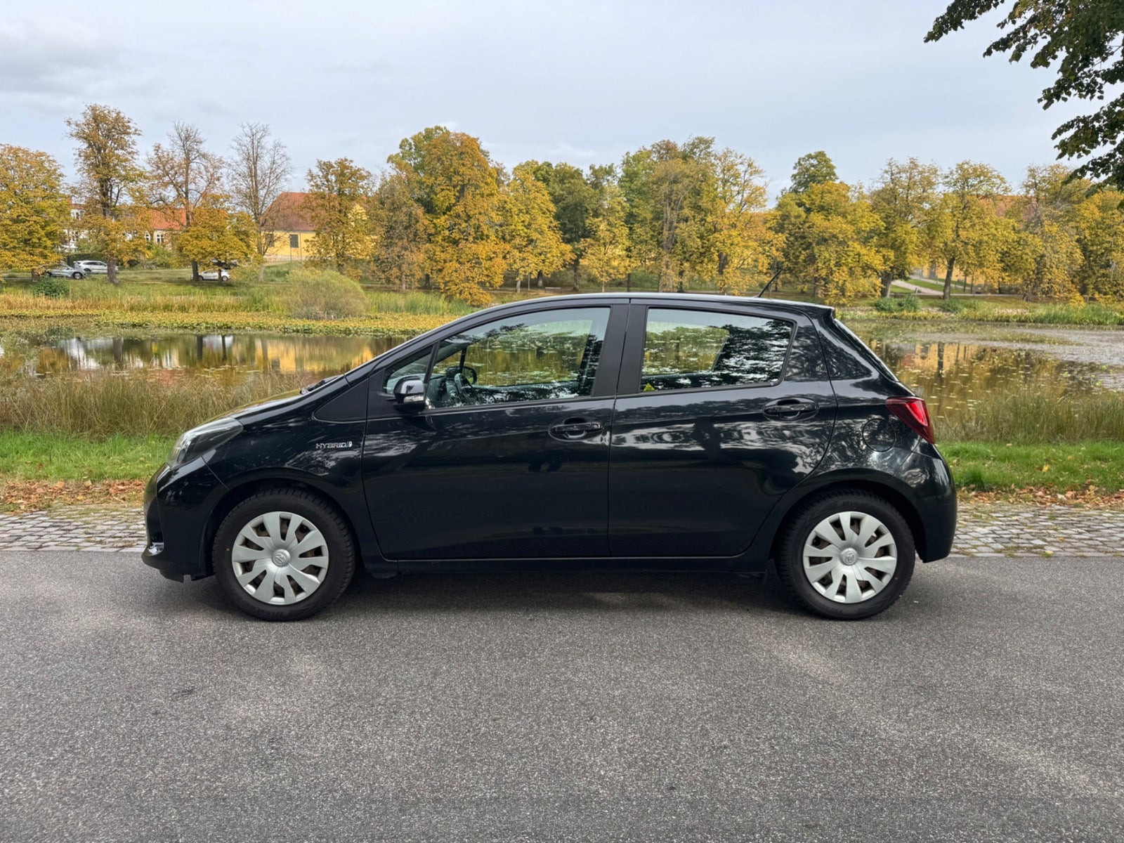 Sort Toyota Yaris fra 2015