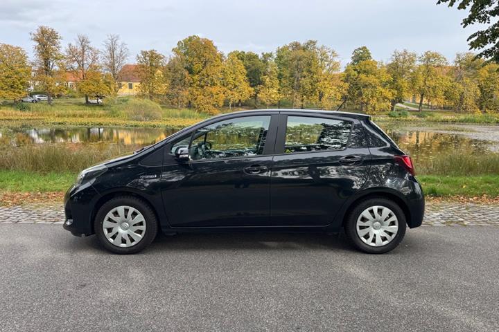 Sort Toyota Yaris fra 2015