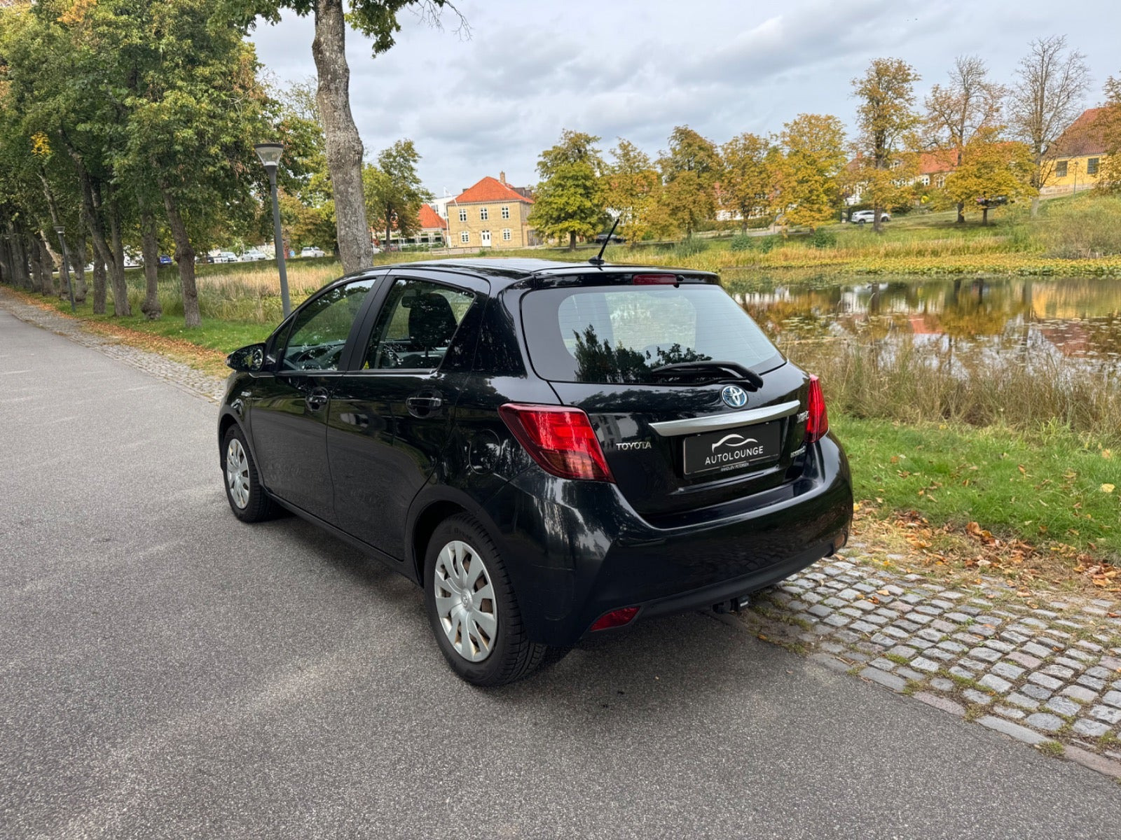 Sort Toyota Yaris fra 2015