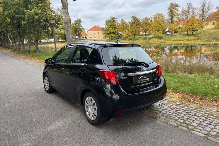 Sort Toyota Yaris fra 2015