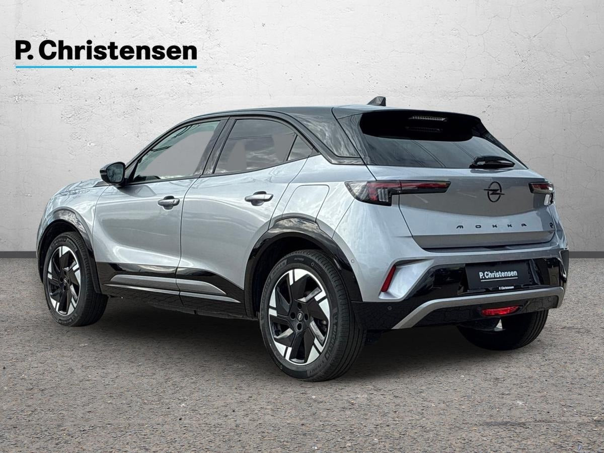 Grå Opel Mokka-e fra 2025