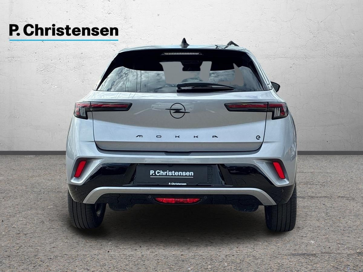 Grå Opel Mokka-e fra 2025