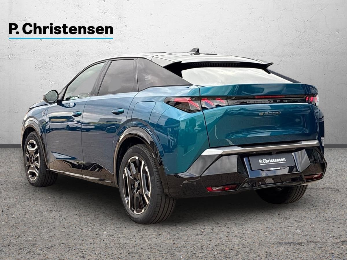 Blå Peugeot e-3008 fra 2025