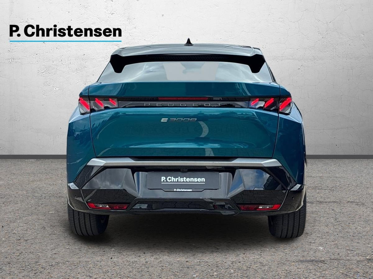 Blå Peugeot e-3008 fra 2025