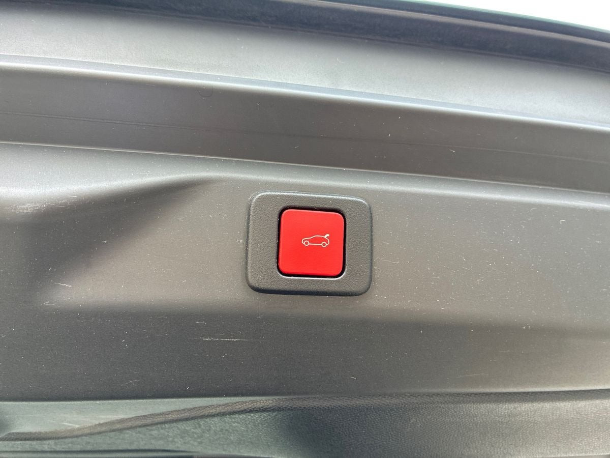 Blå Peugeot e-3008 fra 2025
