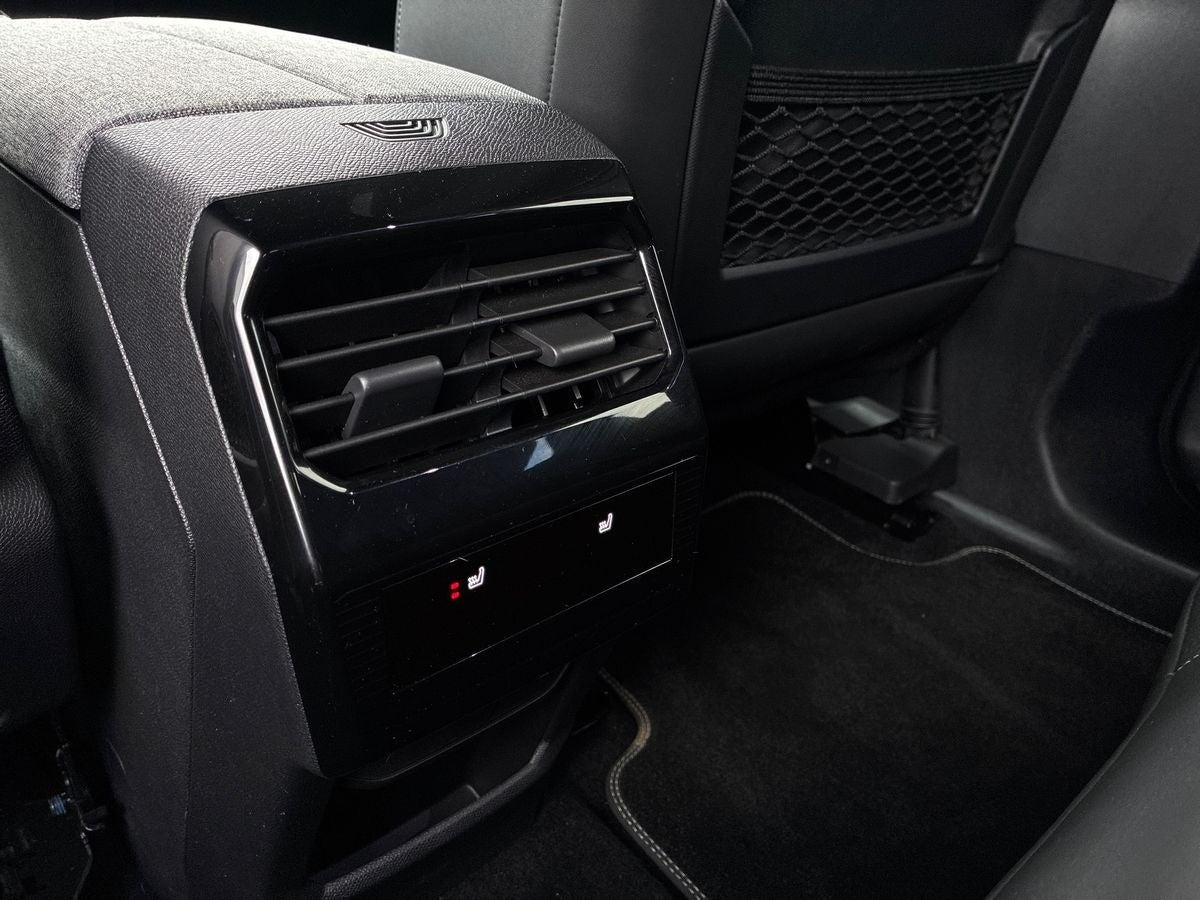Blå Peugeot e-3008 fra 2025