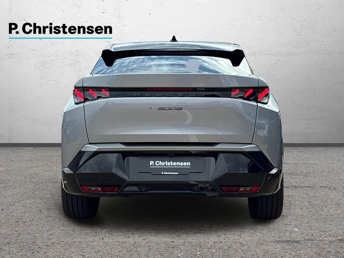 Grå Peugeot e-3008 fra 2025