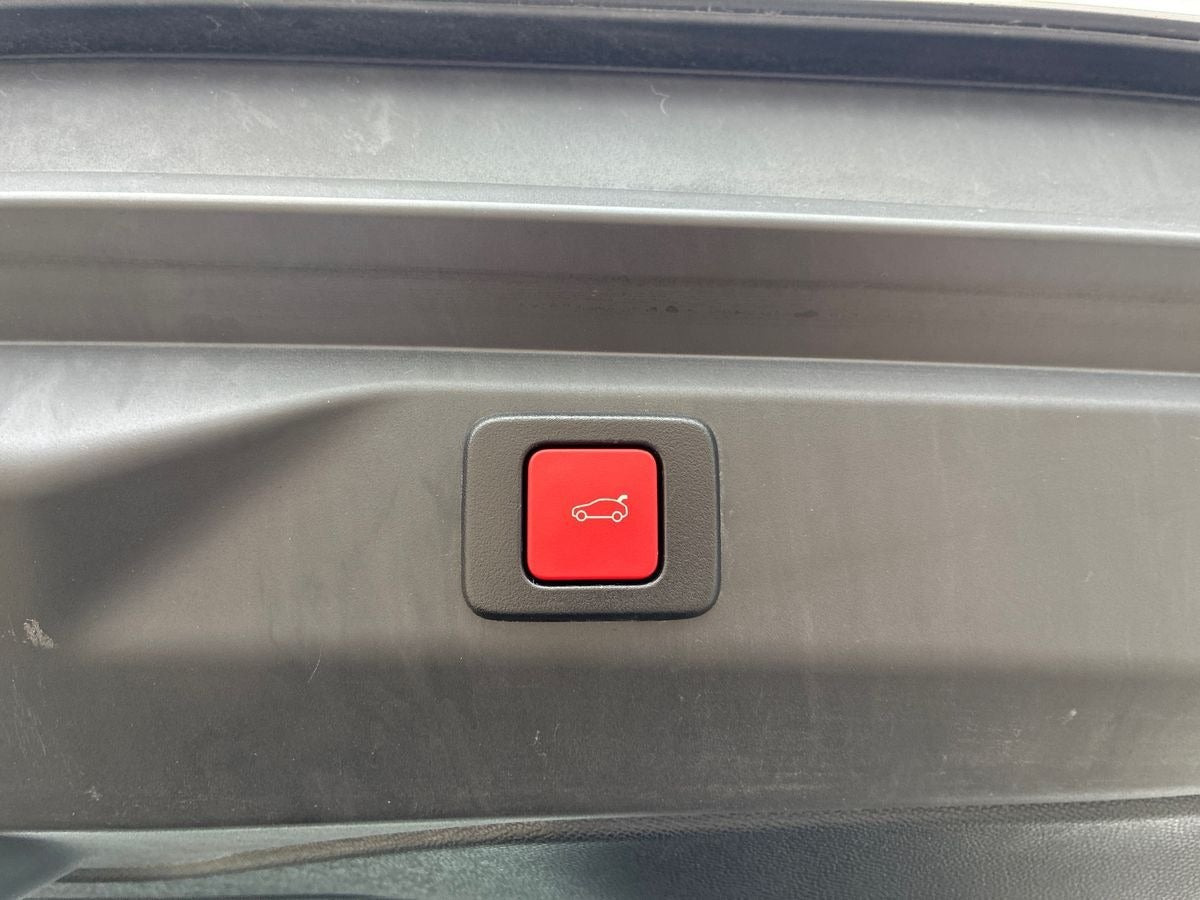 Grå Peugeot e-3008 fra 2025