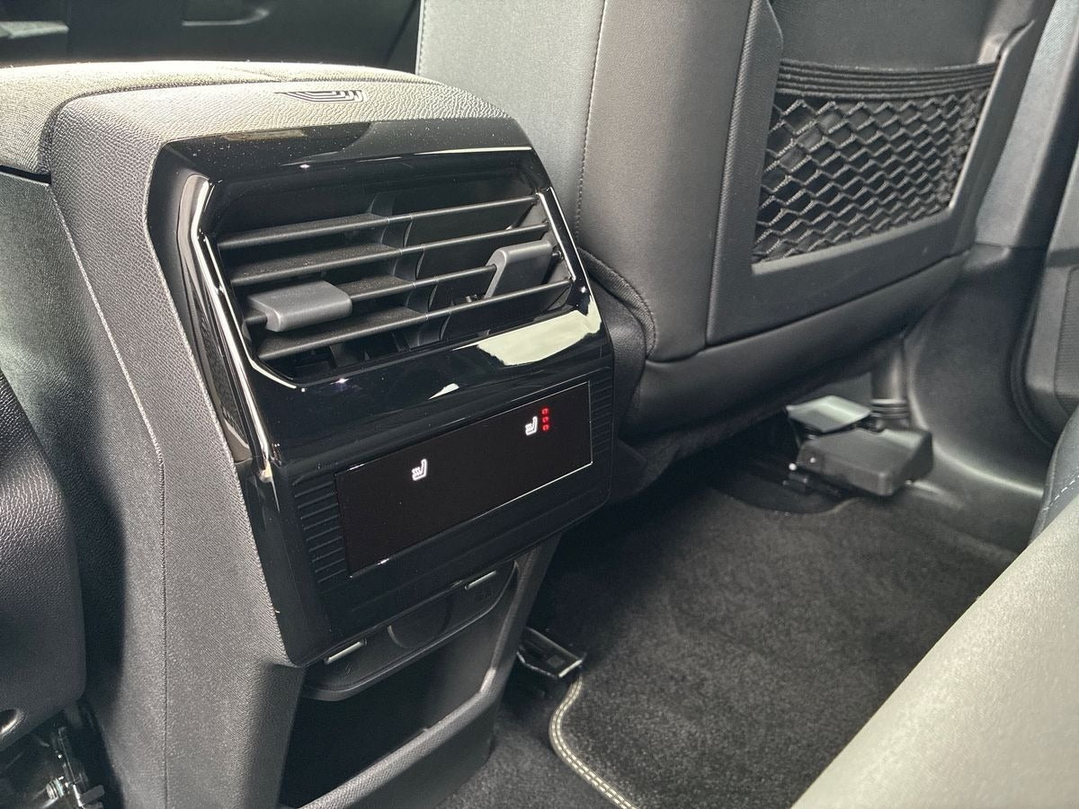 Grå Peugeot e-3008 fra 2025