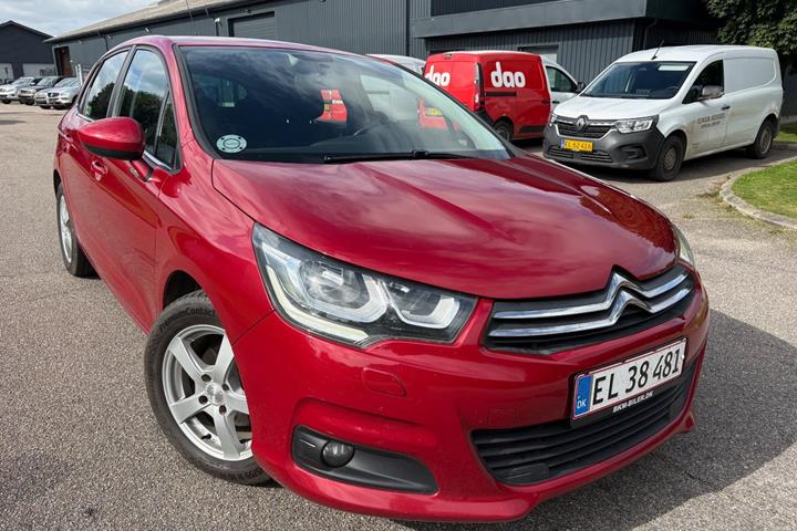 Rød Citroën C4 fra 2016