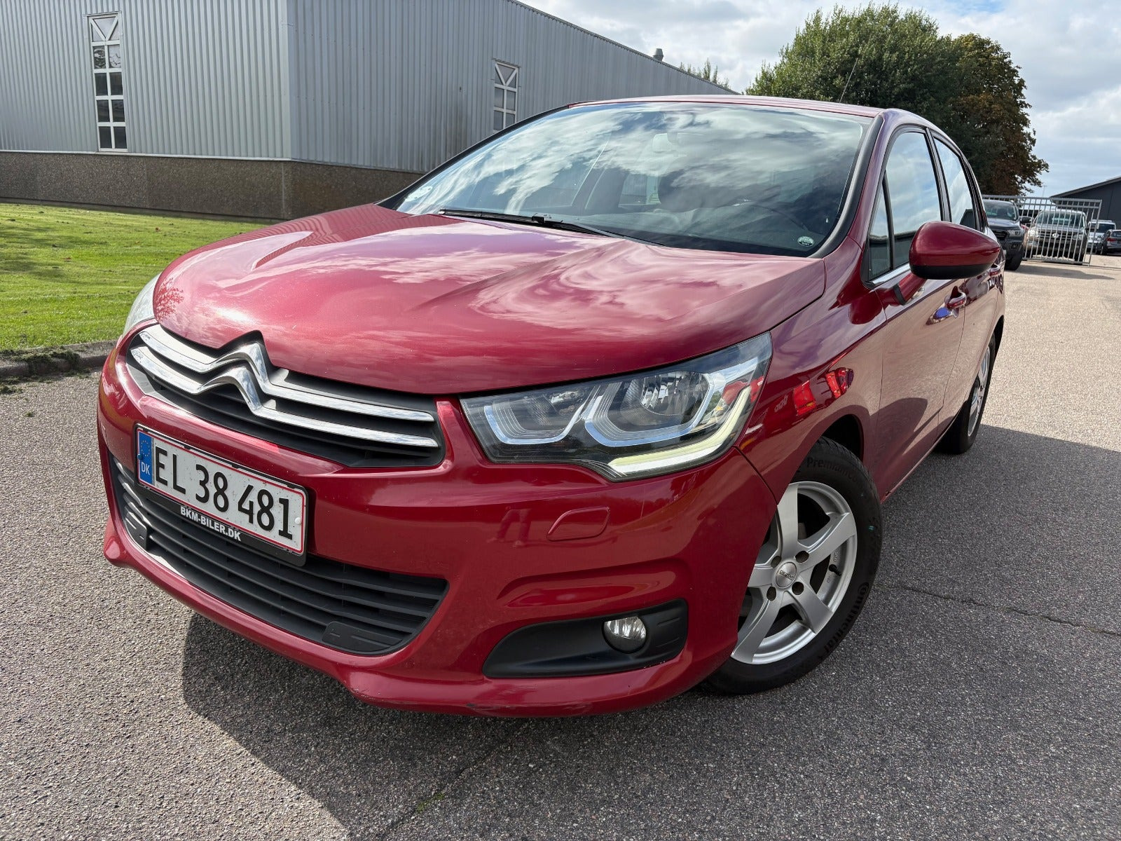 Rød Citroën C4 fra 2016