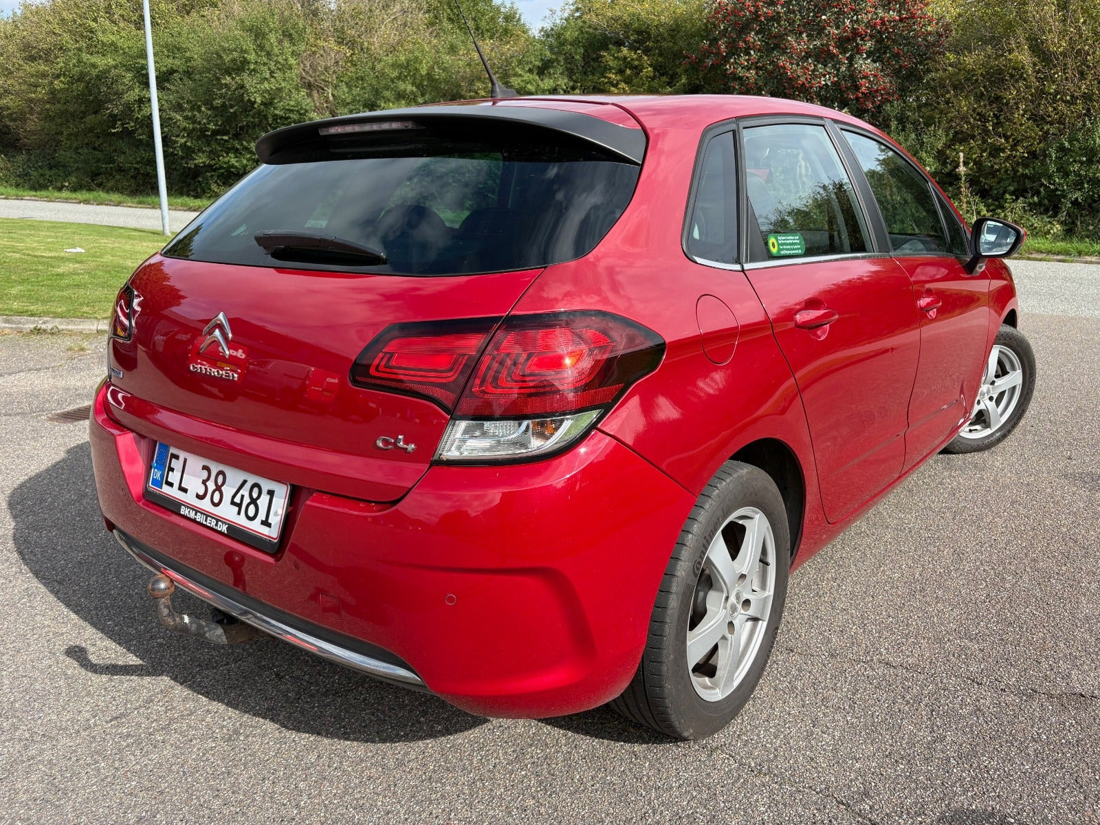 Rød Citroën C4 fra 2016