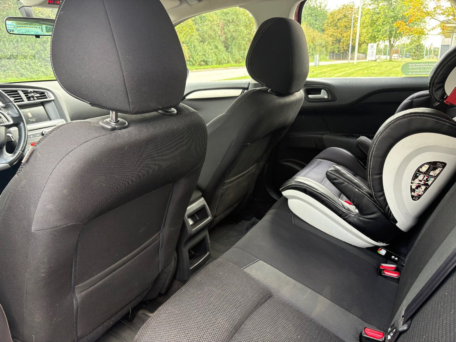 Rød Citroën C4 fra 2016