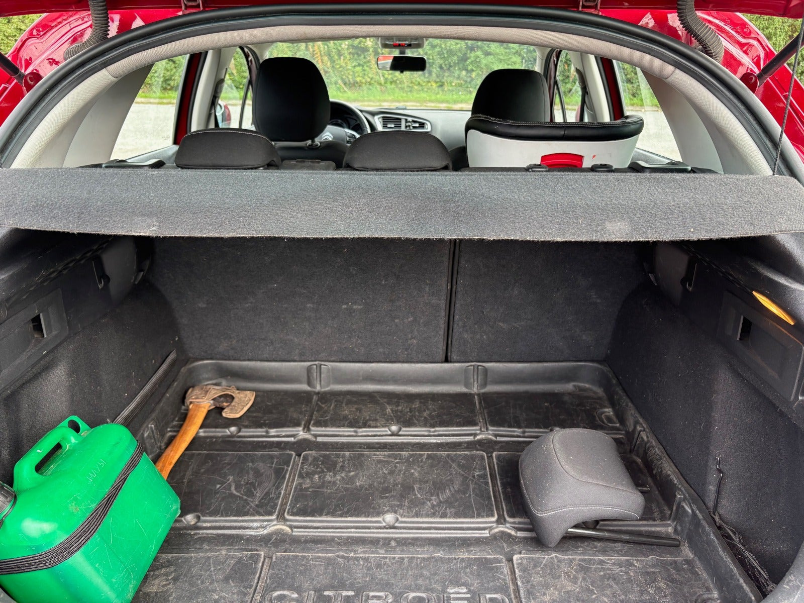 Rød Citroën C4 fra 2016