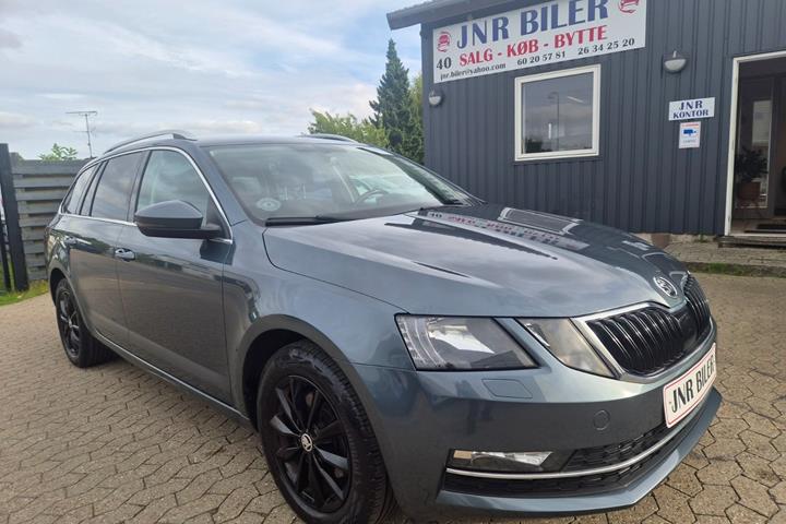 Grå Skoda Octavia fra 2018