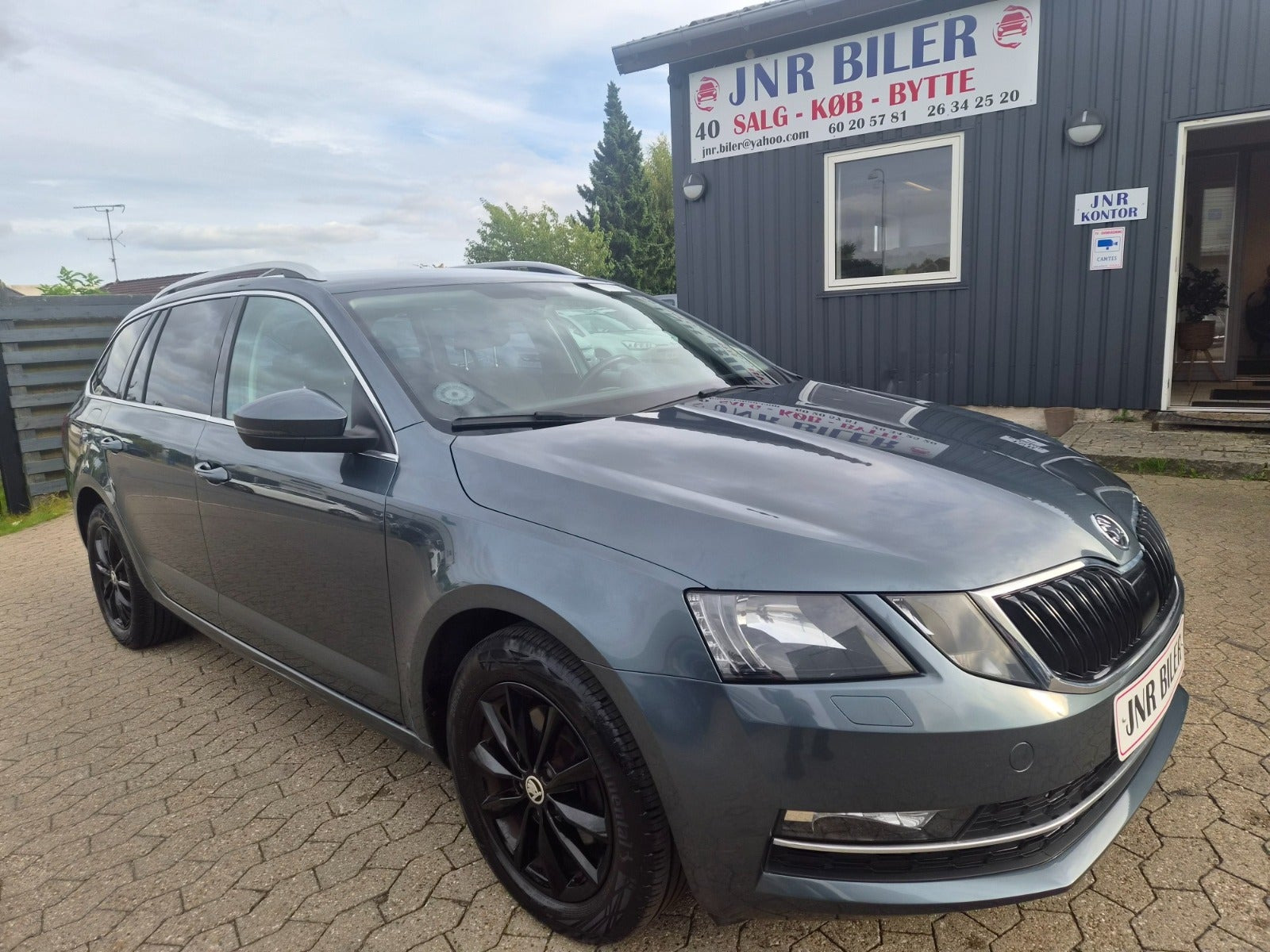 Grå Skoda Octavia fra 2018