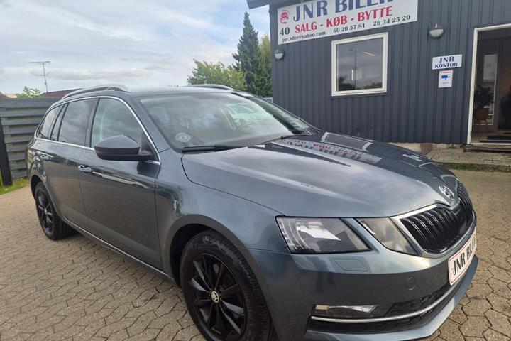 Grå Skoda Octavia fra 2018