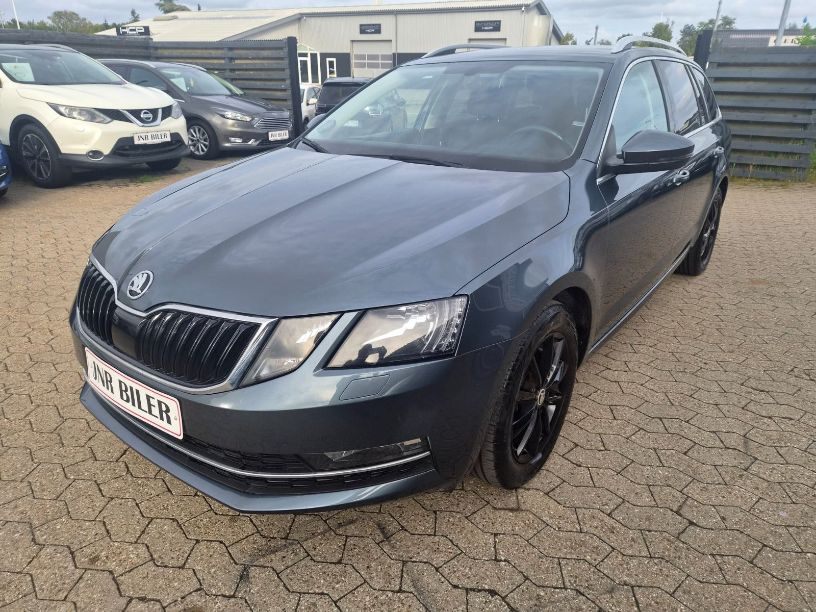 Grå Skoda Octavia fra 2018