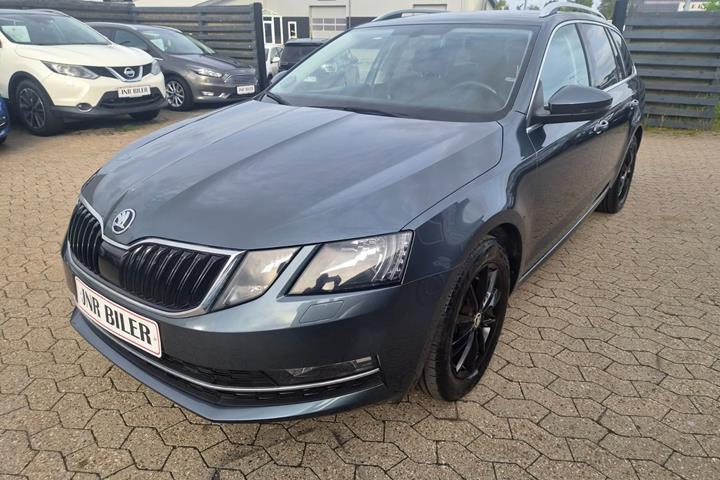 Grå Skoda Octavia fra 2018