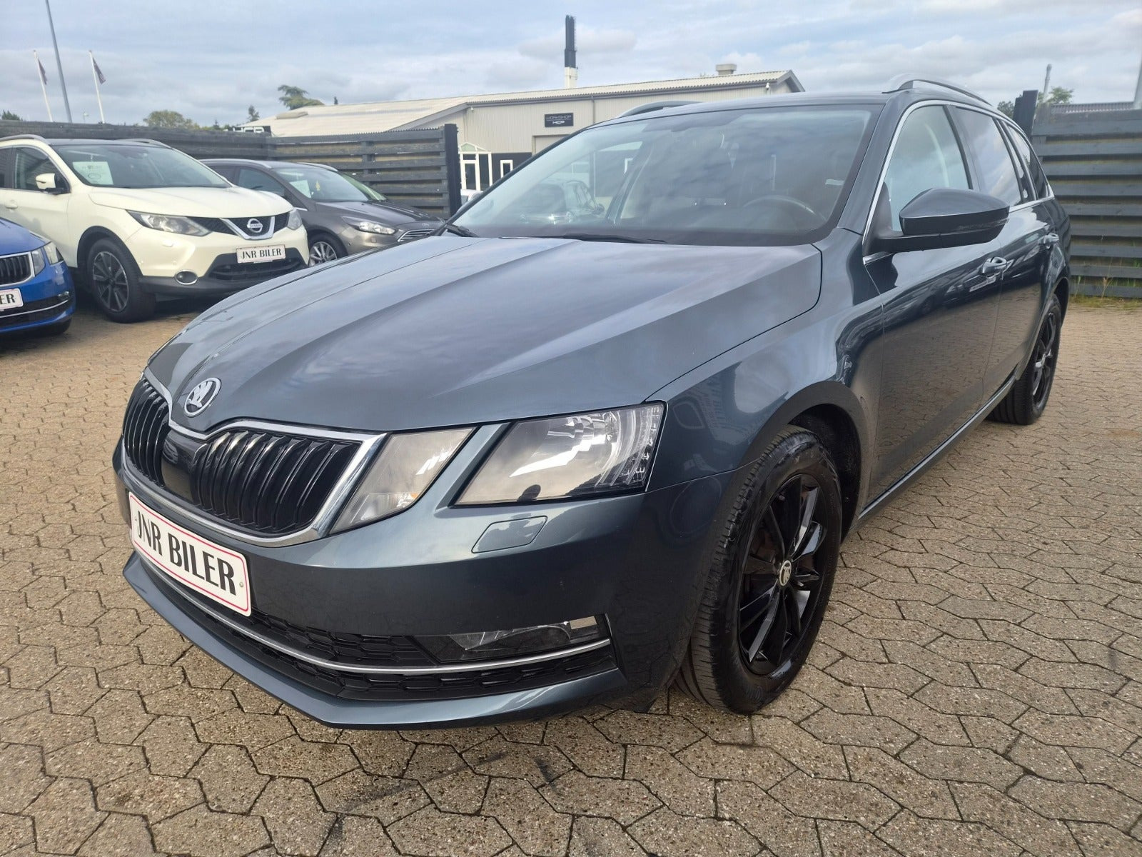 Grå Skoda Octavia fra 2018