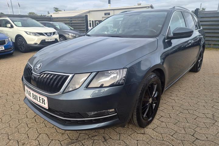 Grå Skoda Octavia fra 2018