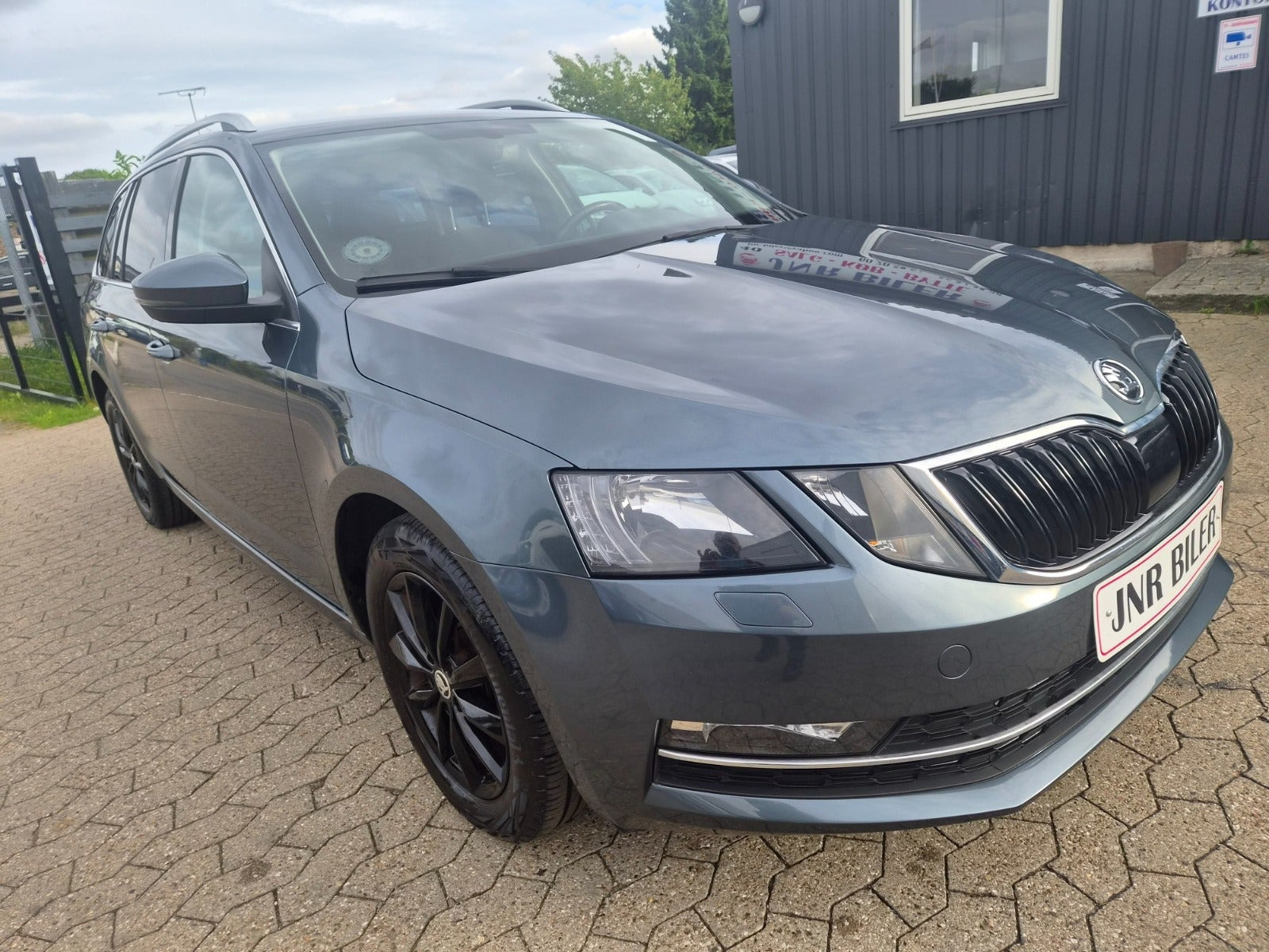 Grå Skoda Octavia fra 2018