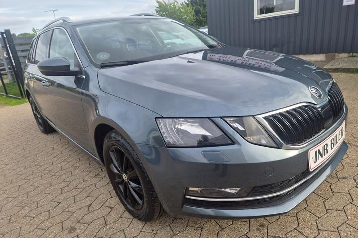 Grå Skoda Octavia fra 2018